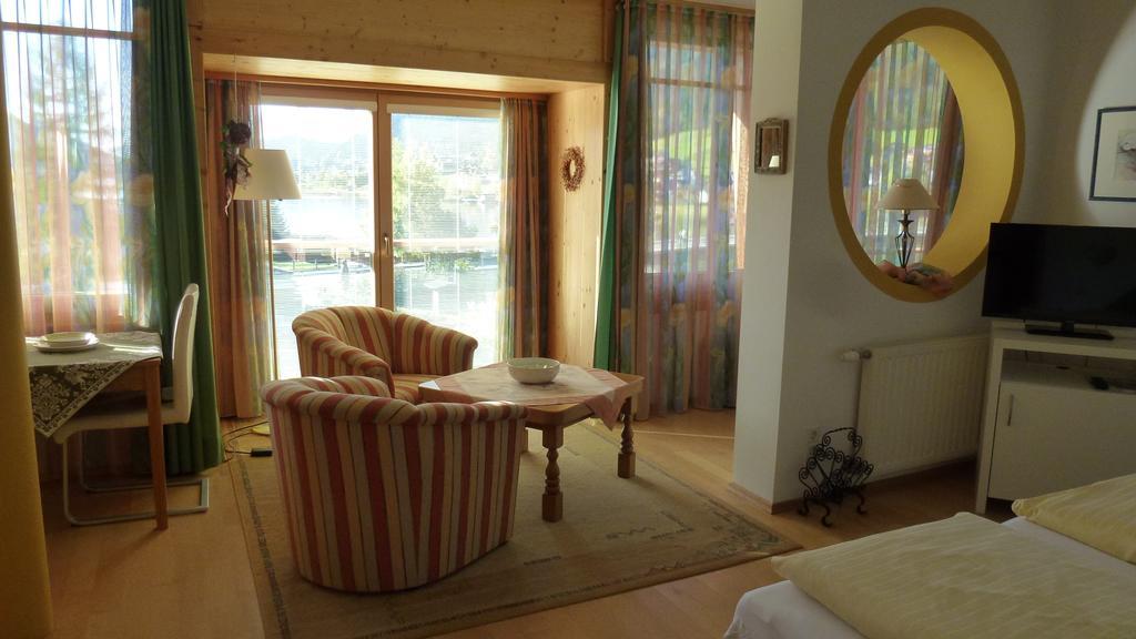 Hotel Carinthia Weissensee Camera foto